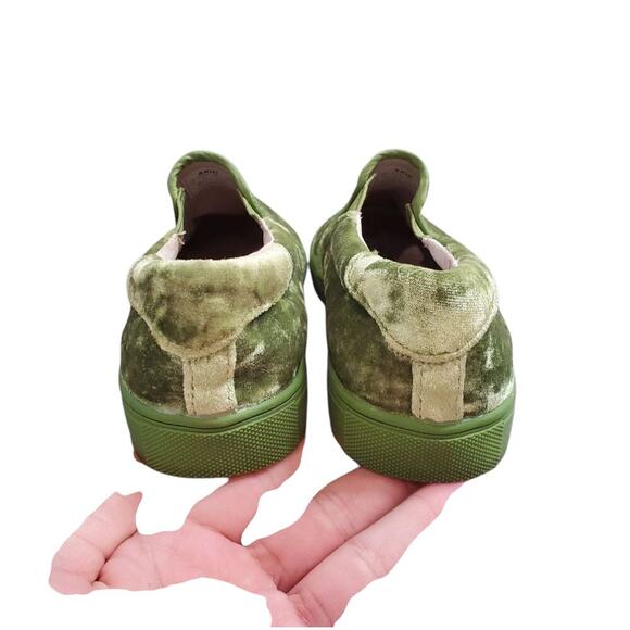 Akid Green Velvet Kids Slip-On Shoes Size: 2 - Picture 6 of 7